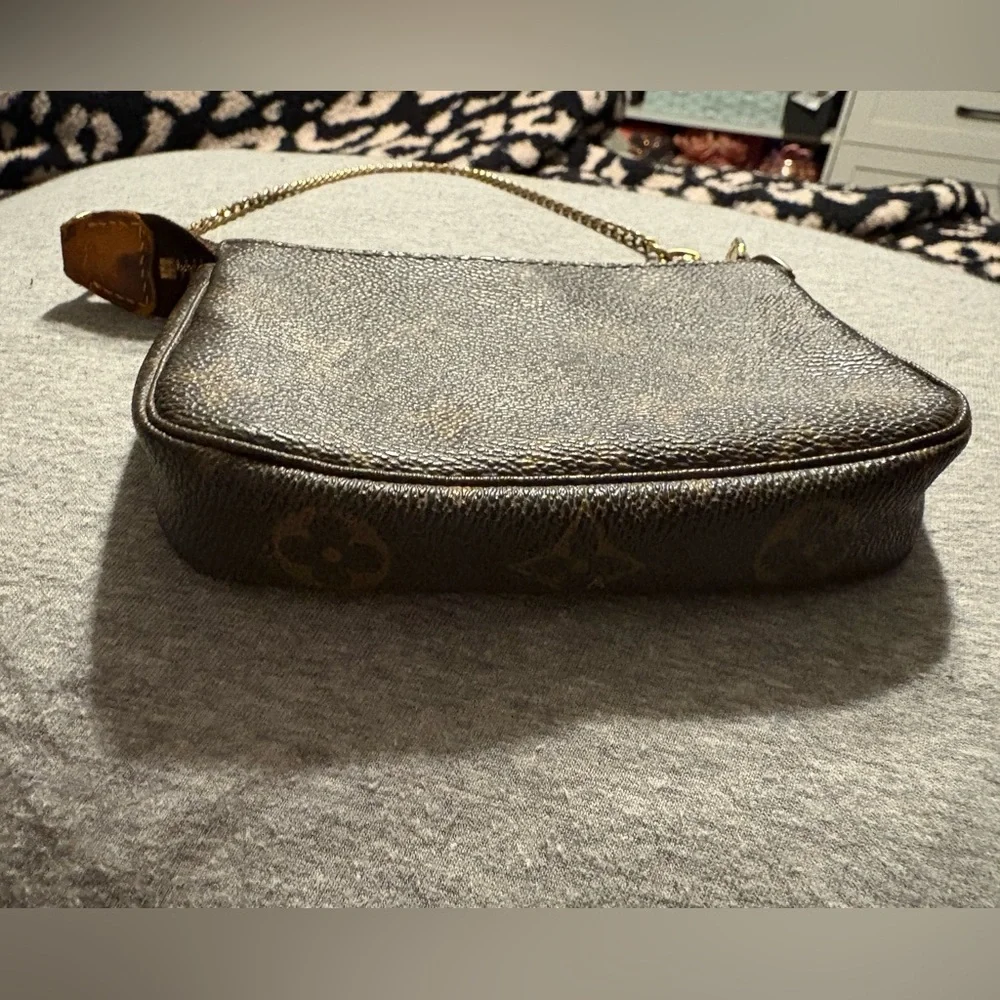 XSOLDX Louis Vuitton Pochette Accessoires Monogram Shoulder Bag Authentic - Picture 9 of 15